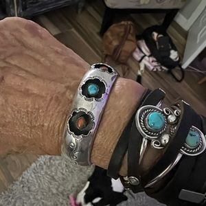 Vintage Native American SS/turquoise/coral Shadowbox cuff